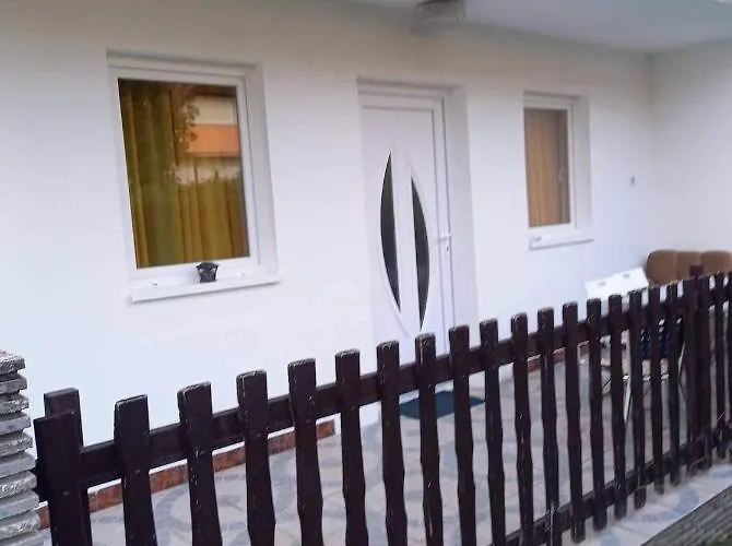 Fuzfa Apartmanhaz Lejlighed Tamási